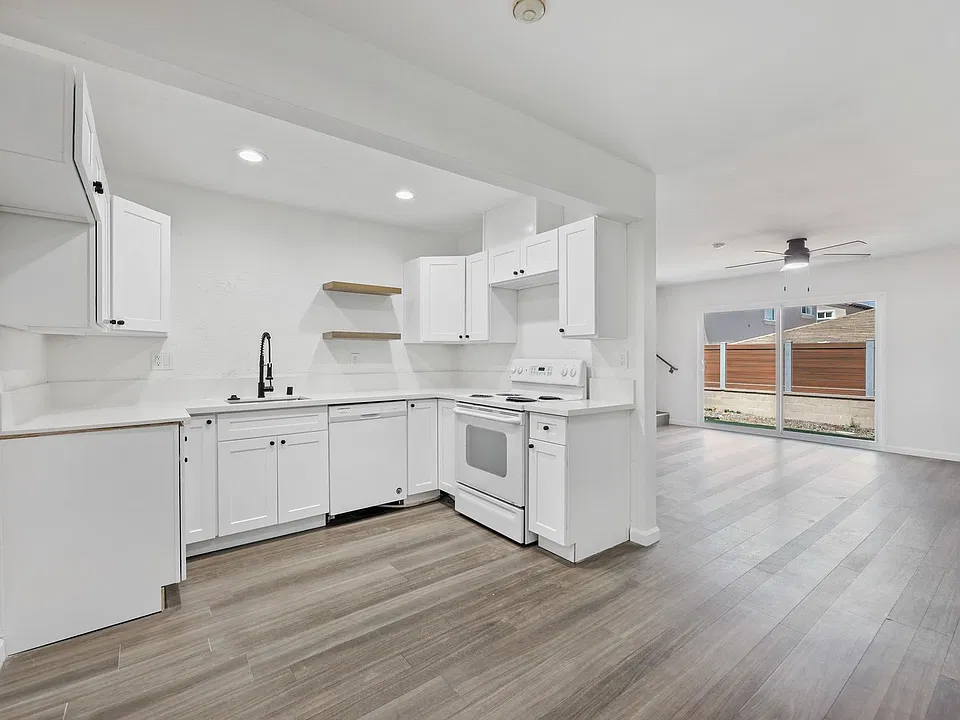 2023 Curtis Ave #4
