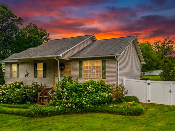 616 Hollow Dr, Strawberry Plains, TN 37871