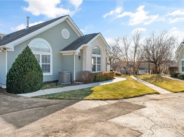 23221 W 71st Ter, Shawnee, KS 66227