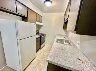 33204 Harper Ave #204, Saint Clair Shores, MI 48082