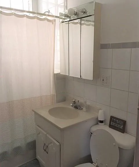 1911 W Eddy St #1 — Photo 9