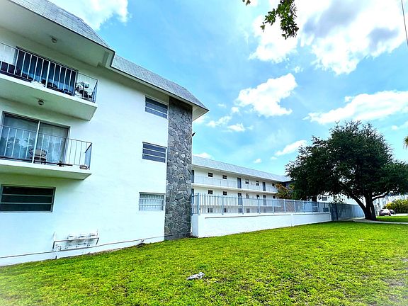3rd image of 2281 NW 135th St APT 216