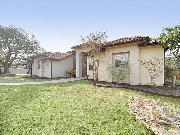 2nd image of 2450 Great Oaks Dr