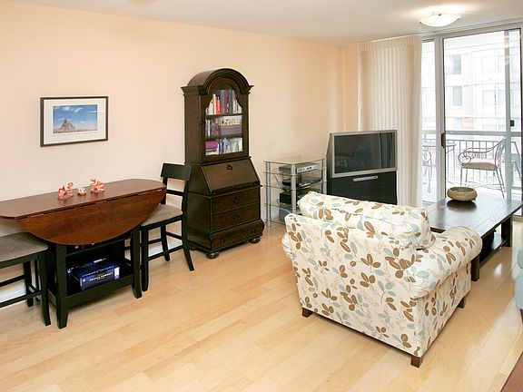 4th image of 1020 N Highland St Unit 405