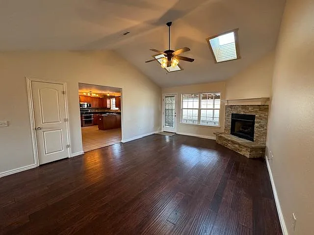 1300 Yorkshire Dr — Photo 2