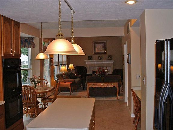 3rd image of 1079 Hollowcreek Ct