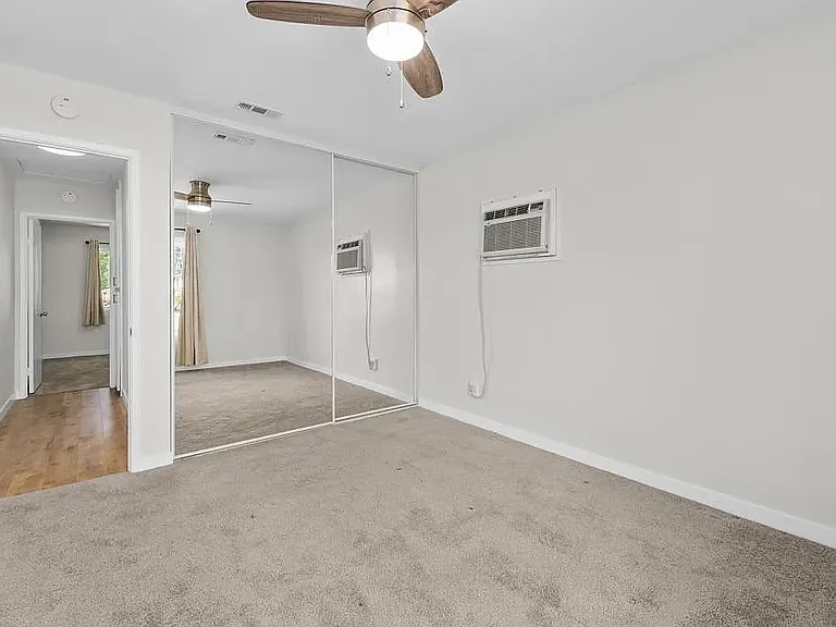 Peacock Hills Dr — Photo 4