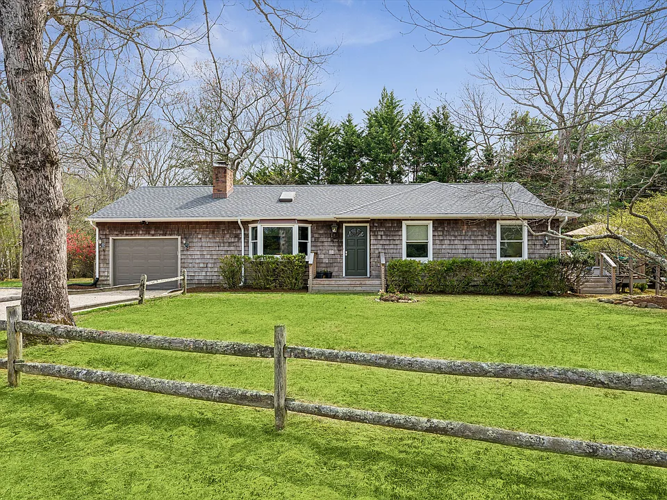 26 Woodbine Dr