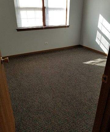 3rd image of 1081 Greenwood Cir #1081