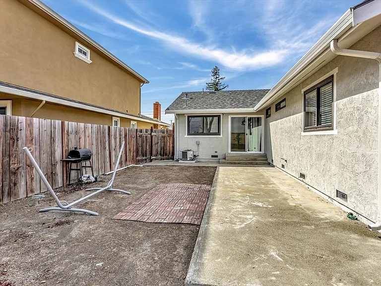 1680 Chestnut St — Photo 36