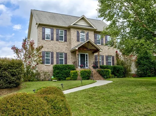 6923 Prairie Grove Dr, Clemmons, NC 27012