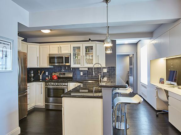 4th image of 315 W 23rd St APT 6C