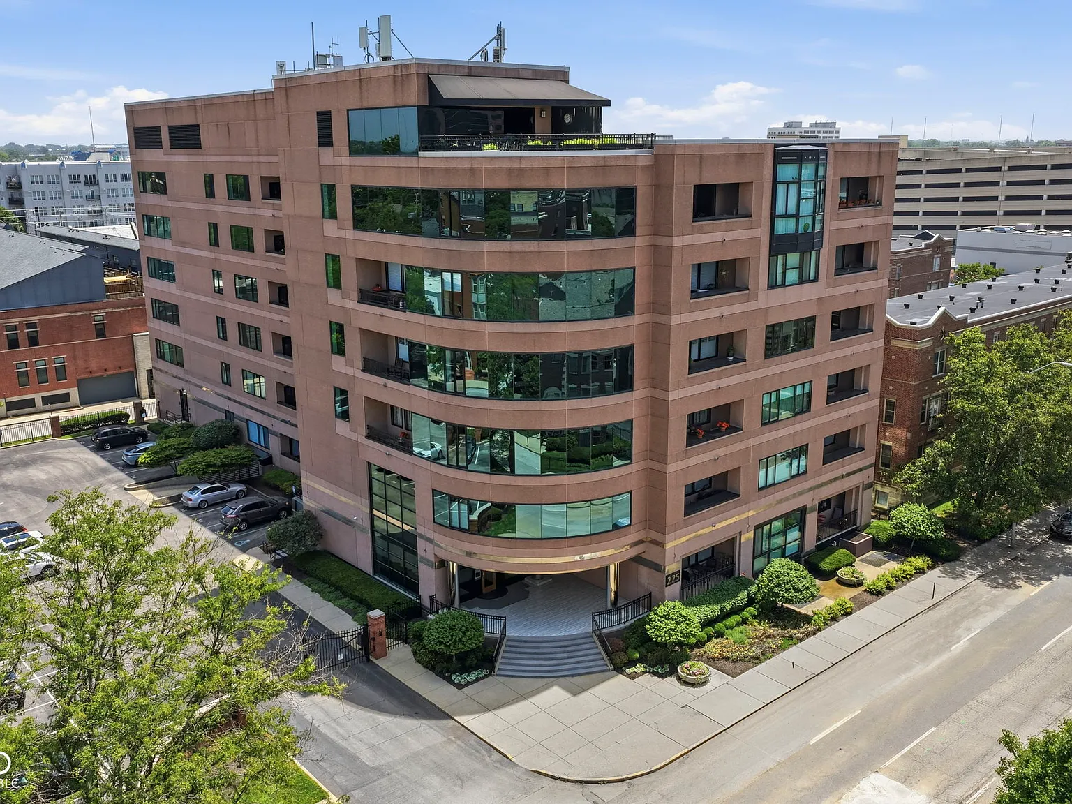 1 bed, 2.0 bath, 1377 sqft, $2,700 — Photo 2