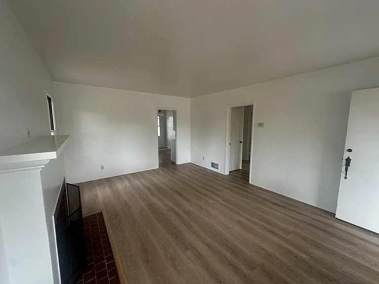 1001 E Montecito St — Photo 4