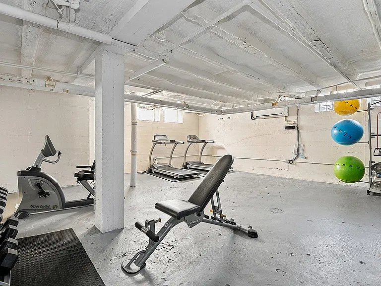 Cambridge Manor — Photo 15
