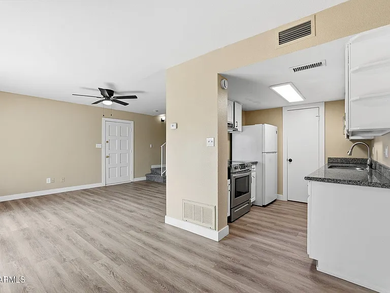 8432 N 34th Dr — Photo 12