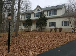 4 Birchtree Ln, Stroudsburg, PA 18360