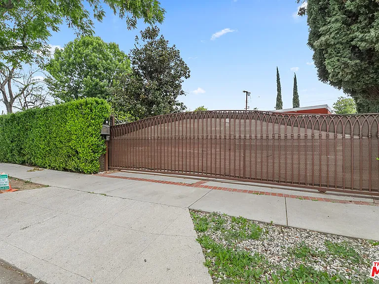 6742 Sunny Brae Ave — Photo 3