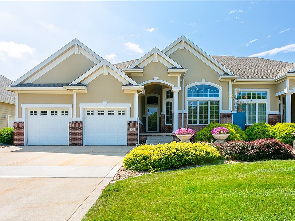 1st image of 862 Burr Oaks Dr