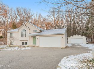 8540 Je Ne Be Dr NE, Rockford, MI 49341