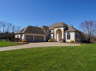 489 Crown Pointe Pkwy, Cuyahoga Falls, OH