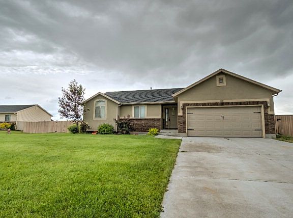 3rd image of 2307 E Deanne Ct