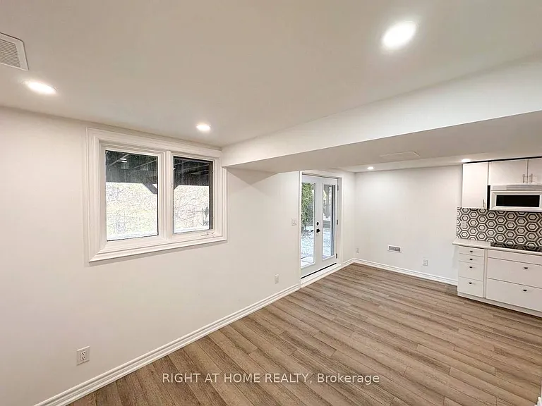 361 Gaston Pl #B — Photo 5