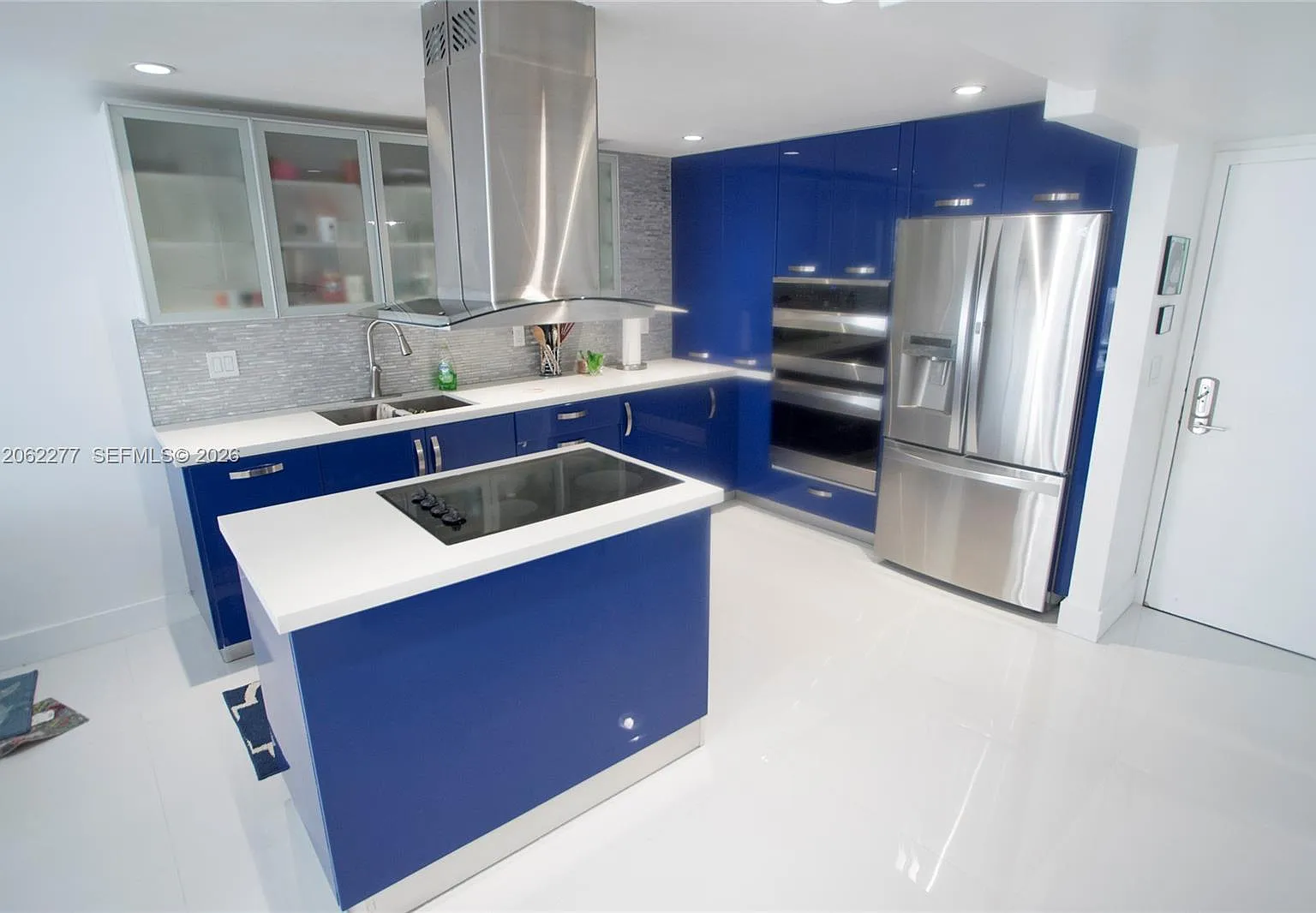 Charter Club Condo — Photo 3