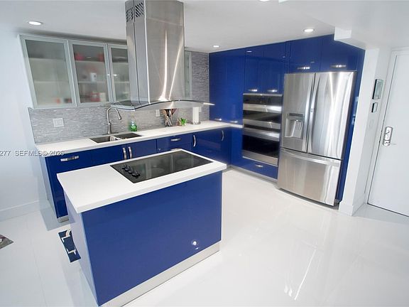3rd image of 600 NE 36th St APT 1507