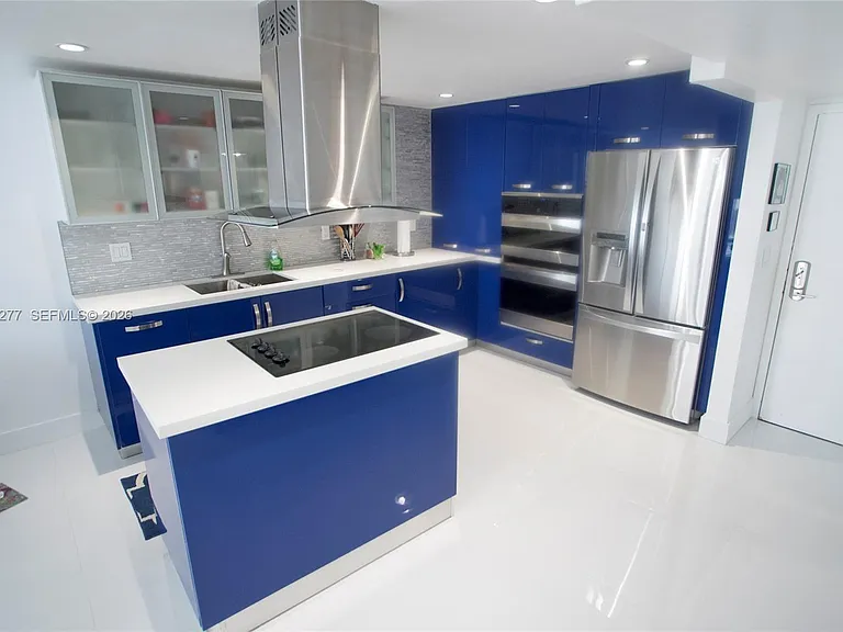 600 NE 36th St #1507 — Photo 3