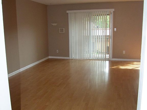 2nd image of 7000 Creswell Rd APT 205