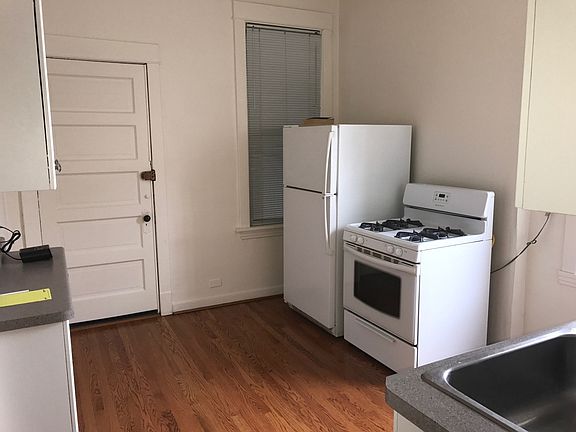 4th image of 3748 N Lakewood Ave #3