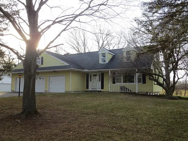 6962 Surrey Ln photo 1