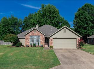 2003 Brookhaven Dr, Alma, AR 72921