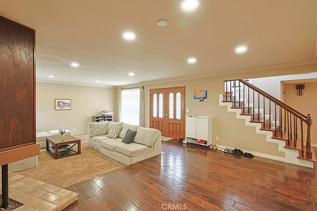 6 bed, 3518 sqft, $8,000 — Photo 2