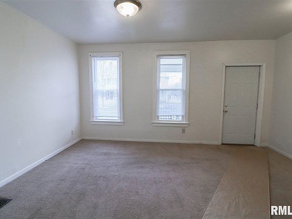 4th image of 913 22nd St #915