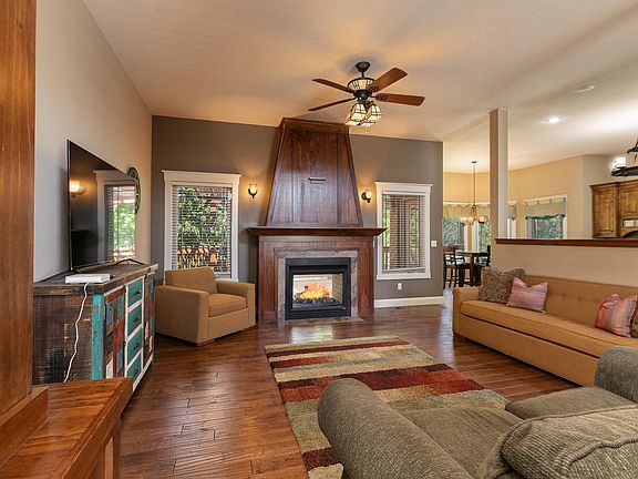 5th image of 1277 Hayden Court E