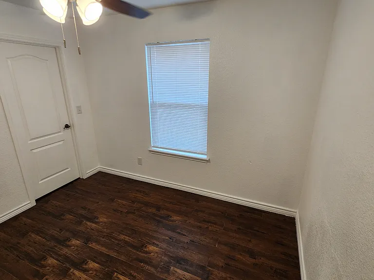 542 Pharis St — Photo 11