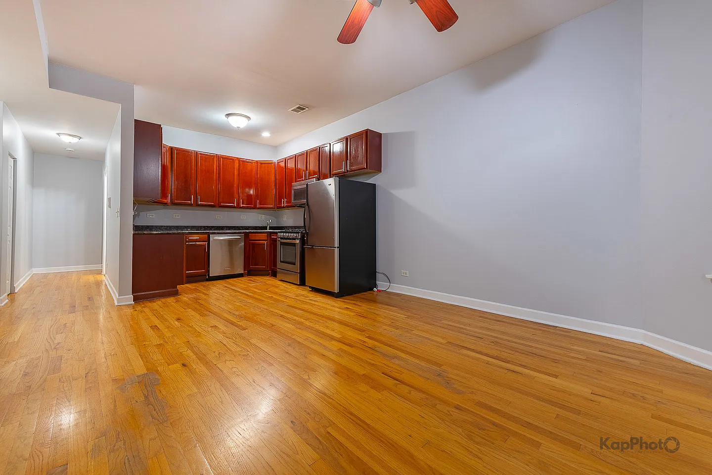 2 bed, 1000 sqft, $2,200 — Photo 4