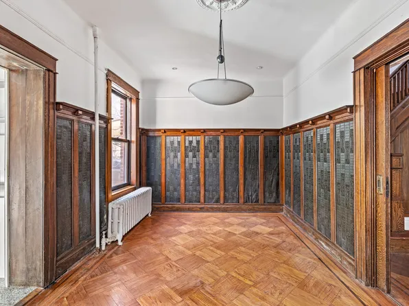 555 16th Street TOWNHOUSE image 1 of 16