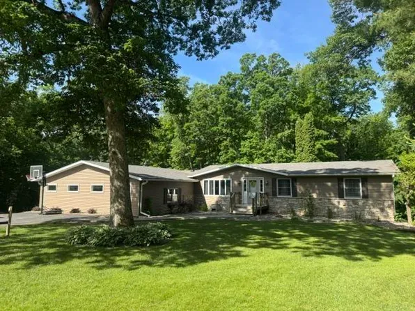 1129 164th St, Castalia, IA 52133