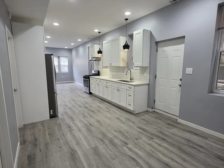 2113 W 18th Pl — Photo 10