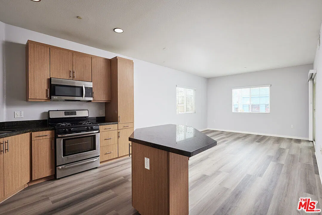 1408 W Washington Blvd — Photo 1