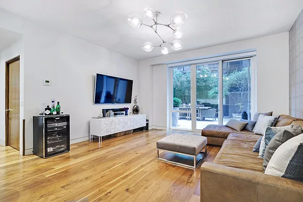 Sold by Level Group | media 7