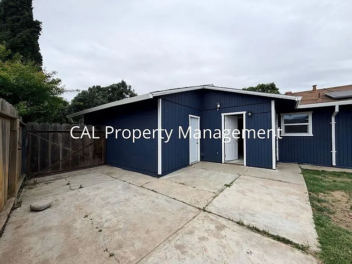 421 Michael Cir — Photo 17