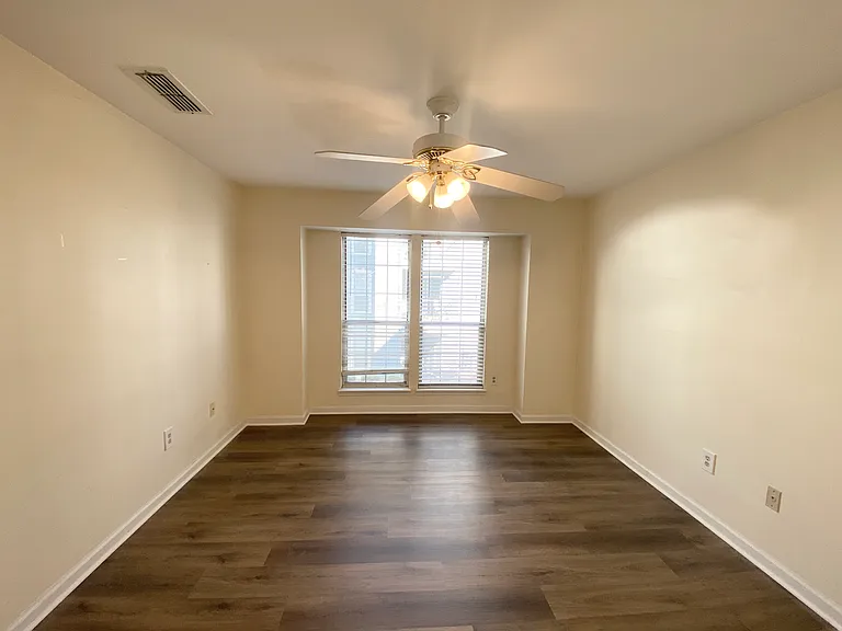 635 Granville Ct — Photo 13