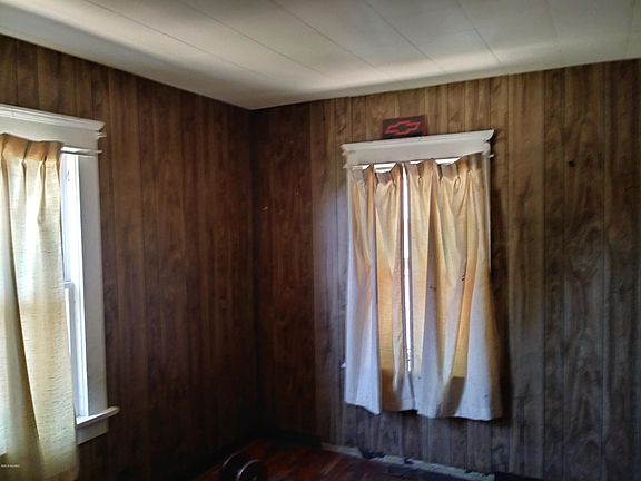 4th image of 392 Hubbard St