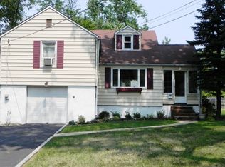 108 Beechwood Rd, Florham Park, NJ 07932