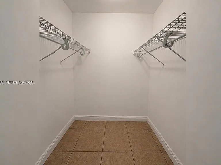 5202 NE 14th Ter — Photo 17