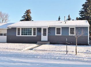 1332 Tuxedo Rd, Minot, ND 58703